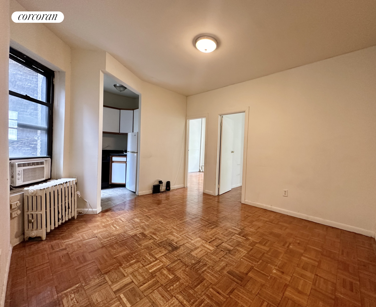 324 East 19th Street 1B, Gramercy Park, Downtown, NYC - 3 Bedrooms  
1 Bathrooms  
5 Rooms - 