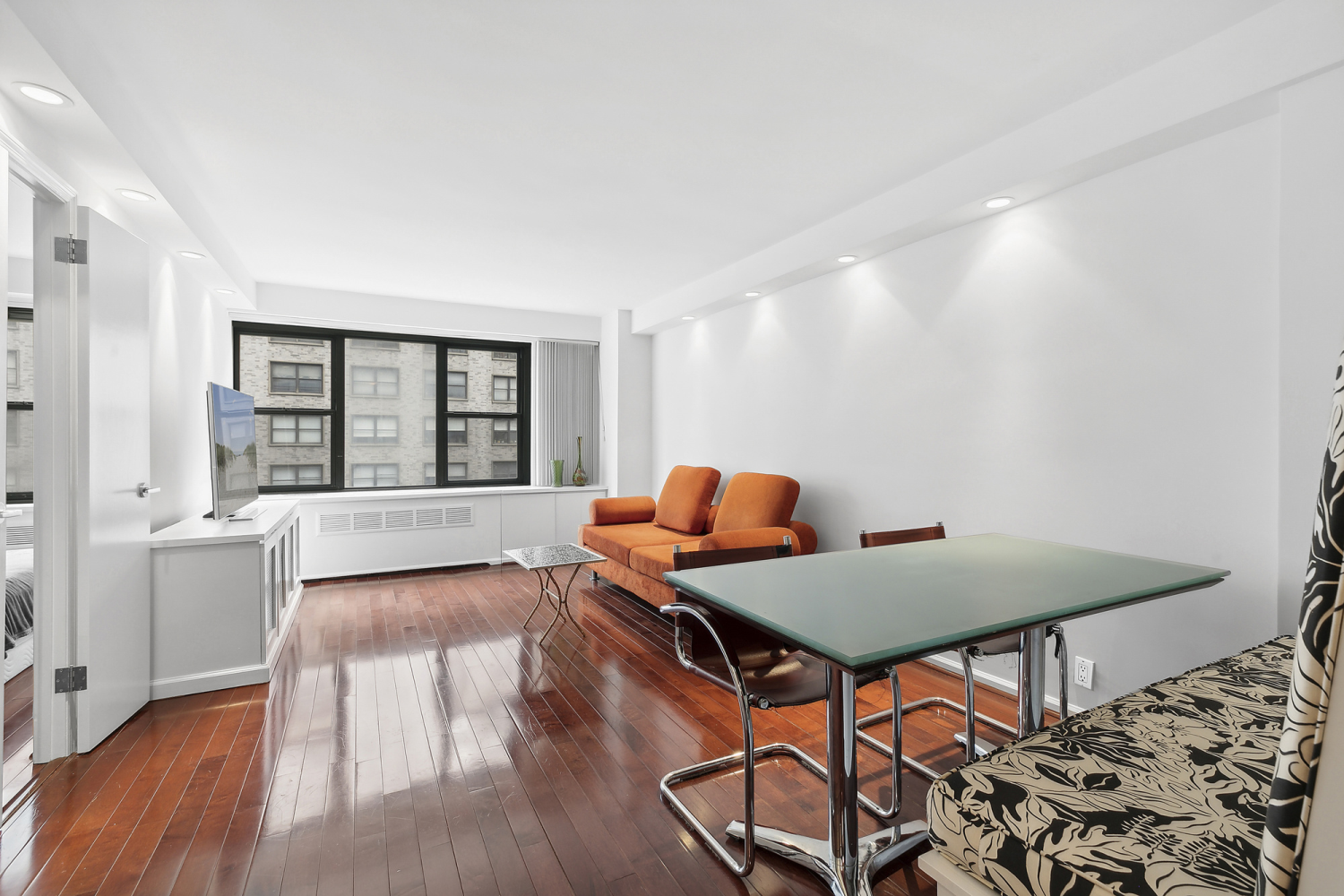 Photo 1 of 220 East 57th Street 11F, Midtown East, NYC, $495,000, Web #: 1065185458