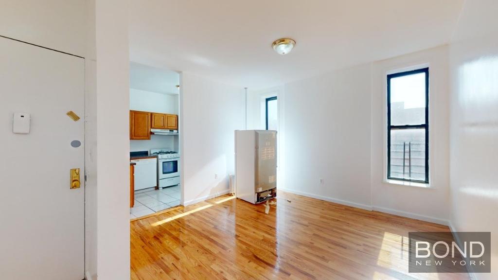 1760 Amsterdam Avenue 3D, Inwood And Washington Heights, Upper Manhattan, NYC - 3 Bedrooms  
1 Bathrooms  
5 Rooms - 