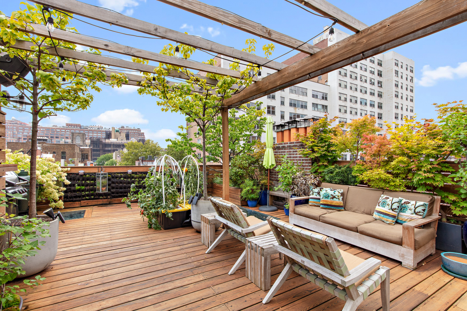 347 West 22nd Street 8, Chelsea, Downtown, NYC - 2 Bedrooms  
2 Bathrooms  
5 Rooms - 