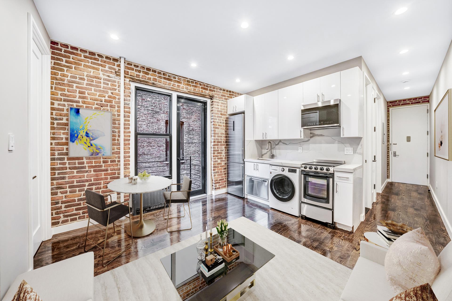 228 8th Avenue 7, Chelsea, Downtown, NYC - 2 Bedrooms  
1 Bathrooms  
4 Rooms - 