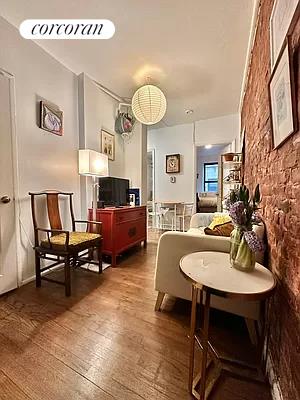 503 East 73rd Street 1C, Lenox Hill, Upper East Side, NYC - 2 Bedrooms  
1 Bathrooms  
4 Rooms - 