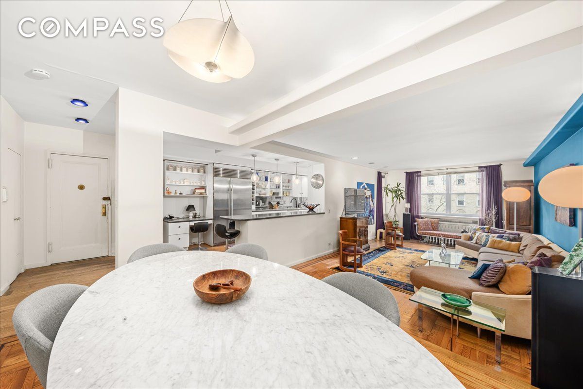 180 West 93rd Street 3E, Upper West Side, Upper West Side, NYC - 3 Bedrooms  
3 Bathrooms  
6 Rooms - 