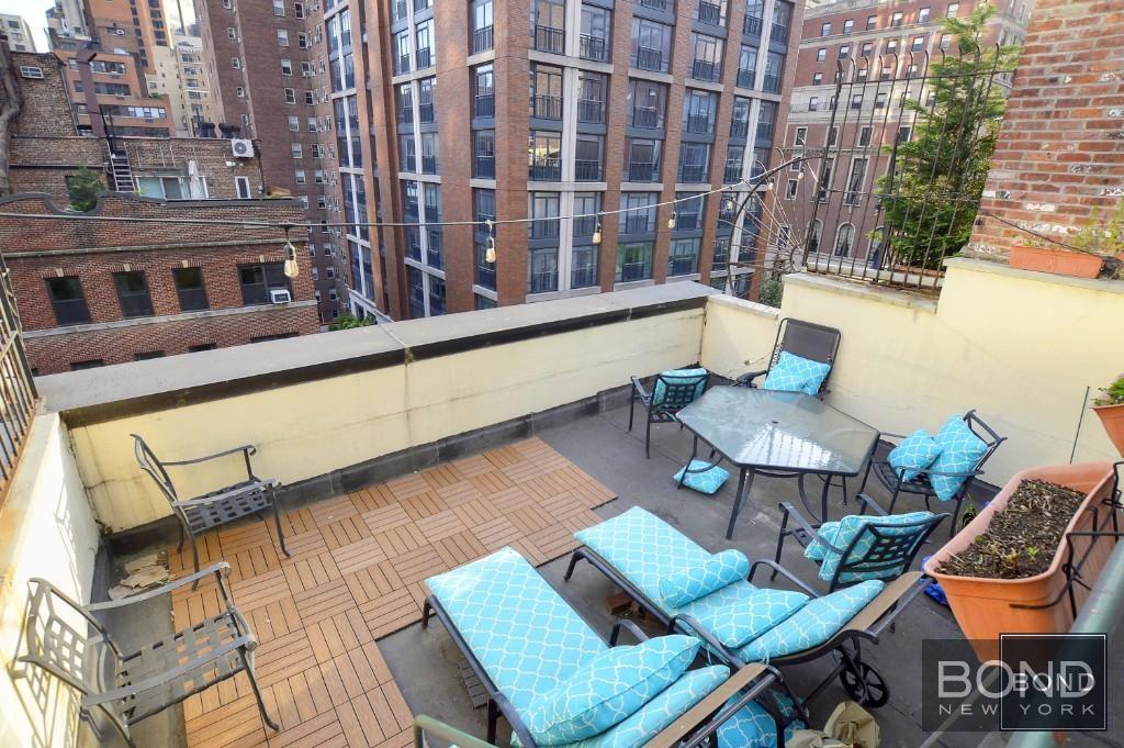 105 East 37th Street 4B, Murray Hill, Midtown East, NYC - 4 Bedrooms  
2.5 Bathrooms  
6 Rooms - 