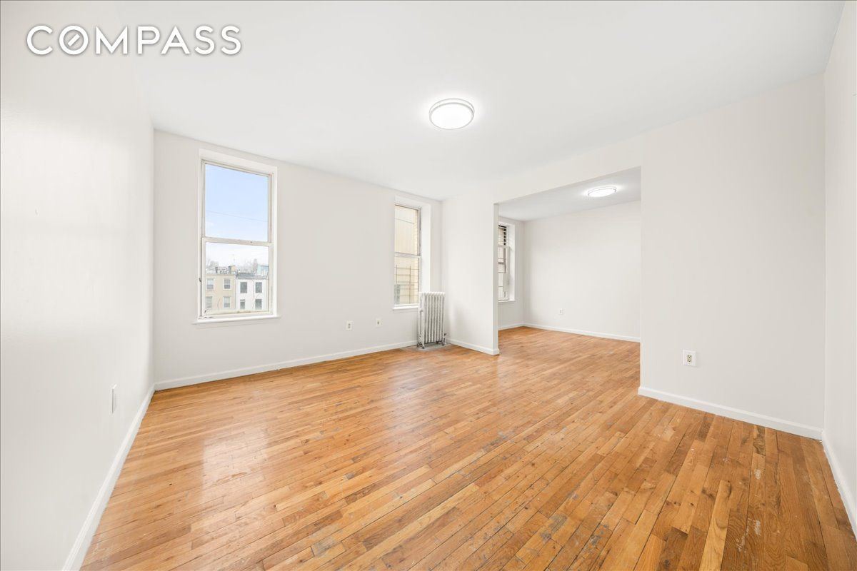 515 West 143rd Street 41, Hamilton Heights, Upper Manhattan, NYC - 4 Bedrooms  
1.5 Bathrooms  
7 Rooms - 