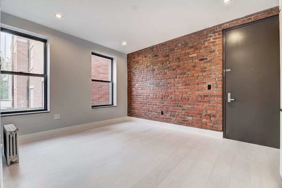 195 Stanton Street 4F, Lower East Side, Downtown, NYC - 3 Bedrooms  
2 Bathrooms  
5 Rooms - 
