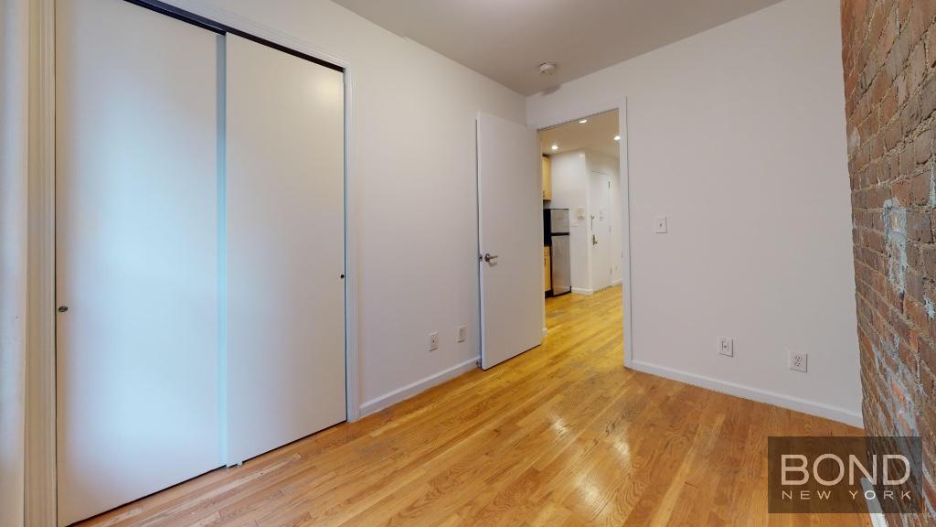 431 East 73rd Street 2Rw, Upper East Side, Upper East Side, NYC - 2 Bedrooms  
1 Bathrooms  
4 Rooms - 