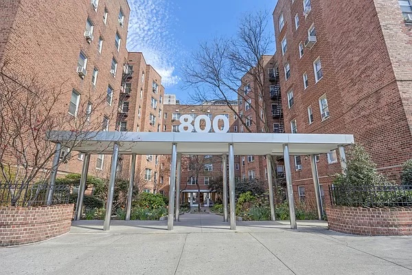 800 Grand Concourse Les, Concourse Village, Bronx, New York - 1 Bedrooms  
1 Bathrooms  
4 Rooms - 