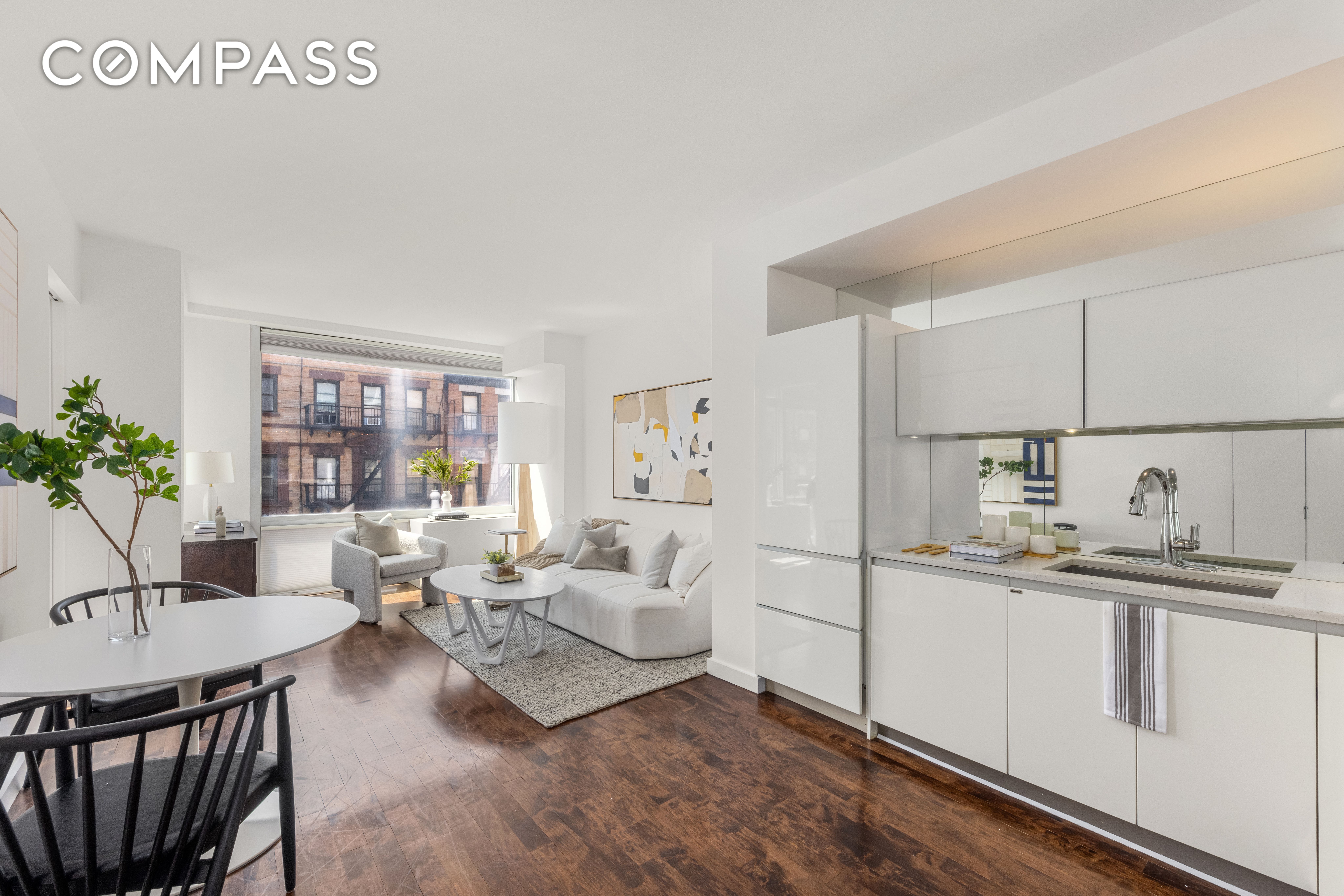 425 East 13th Street 6J, East Village, Downtown, NYC - 1 Bedrooms  
1.5 Bathrooms  
2 Rooms - 