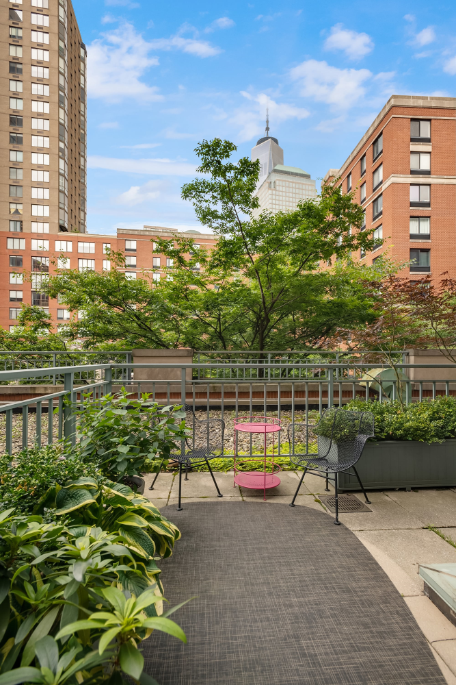 21 South End Avenue 226, Battery Park City, Downtown, NYC - 2 Bedrooms  
1.5 Bathrooms  
5 Rooms - 