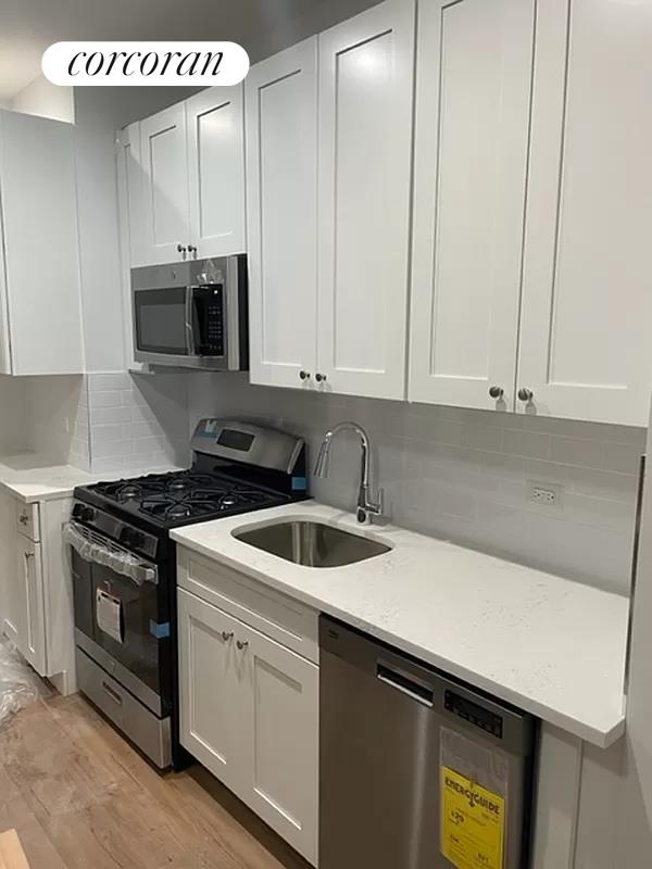 43-29 39th Place, Sunnyside, Queens, New York - 2 Bedrooms  
1 Bathrooms  
4 Rooms - 