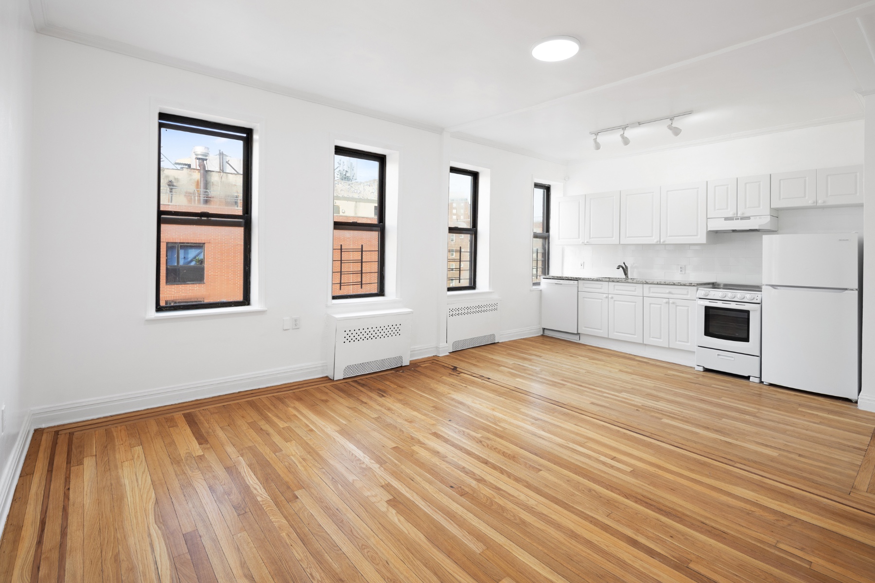 748 East 9th Street C2, East Village, Downtown, NYC - 1 Bedrooms  
1 Bathrooms  
3 Rooms - 