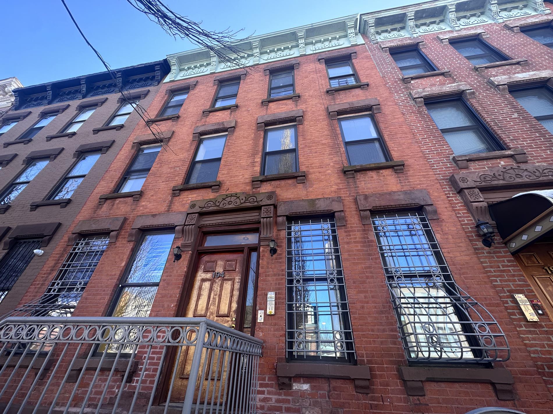194 Macdougal Street, Bedford Stuyvesant, Brooklyn, New York - 10 Bedrooms  
5.5 Bathrooms  
22 Rooms - 