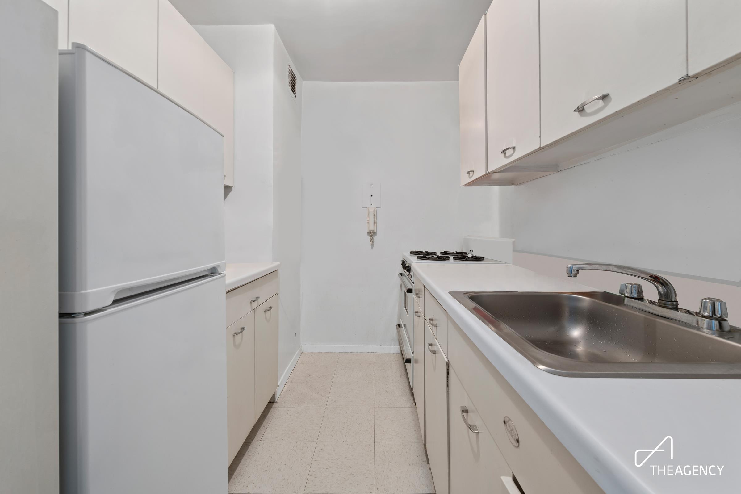 165 W End Avenue, New York, NY 10023, 3 Rooms Rooms,1 BathroomBathrooms,Residential,For Sale,End,OLRS-2081591