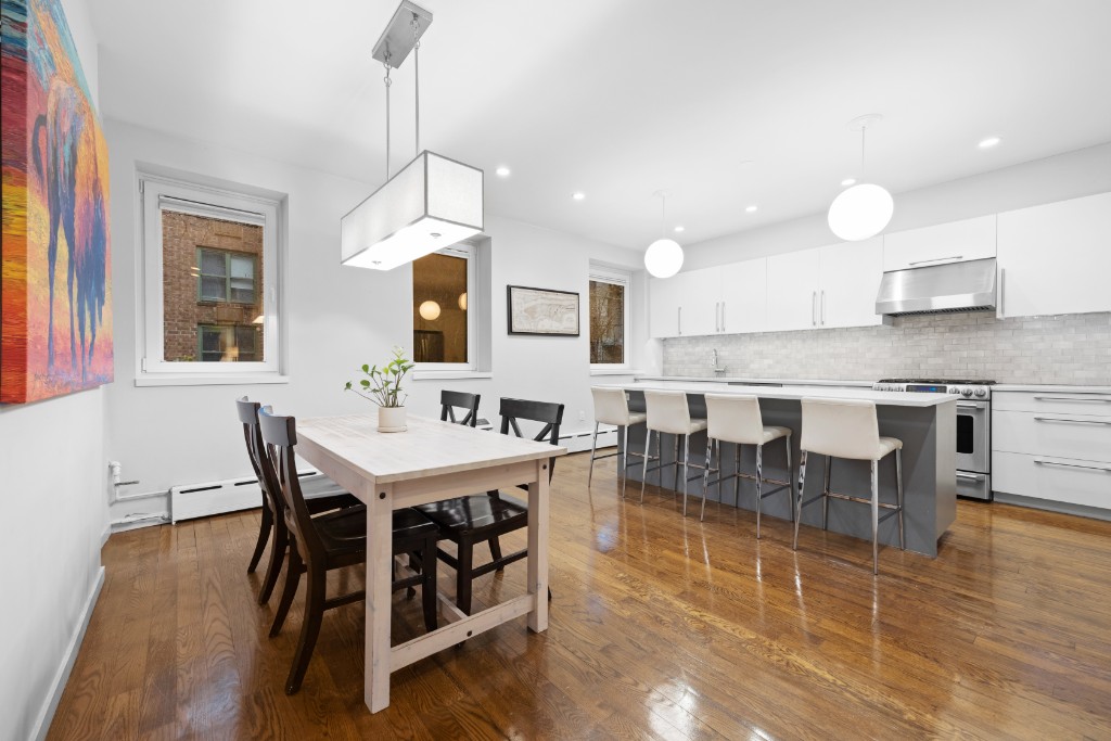 207 East 21st Street 2/3D, Gramercy Park, Downtown, NYC - 3 Bedrooms  
4 Bathrooms  
10 Rooms - 