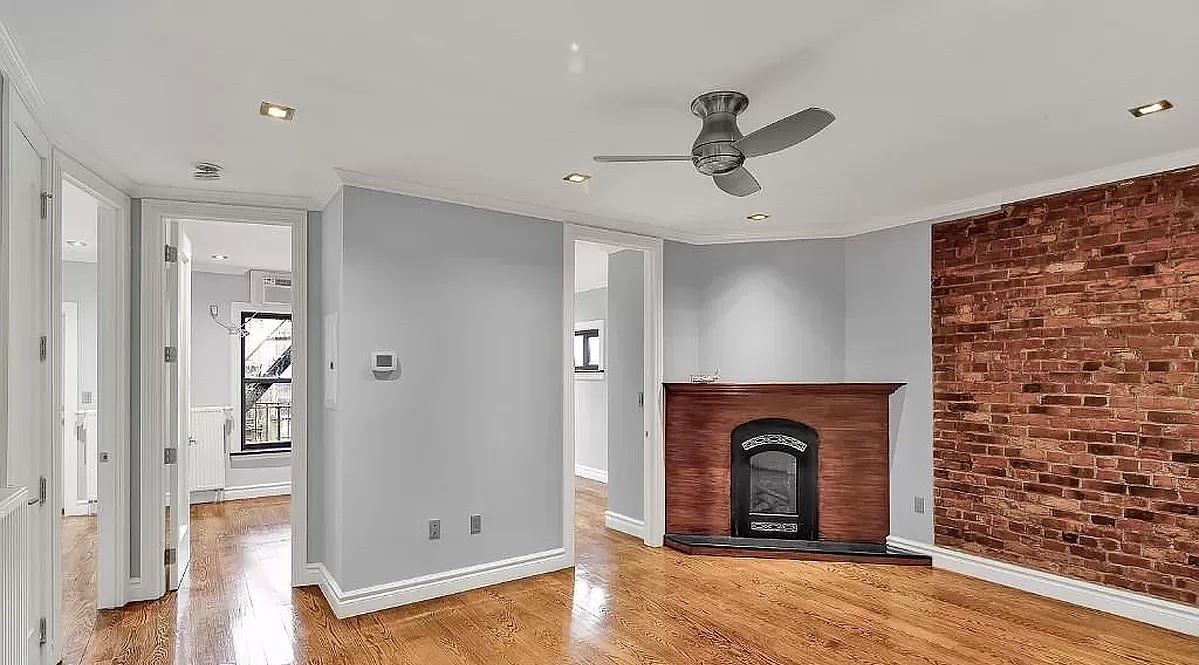 330 East 6th Street 4R, East Village, Downtown, NYC - 3 Bedrooms  
2 Bathrooms  
5 Rooms - 