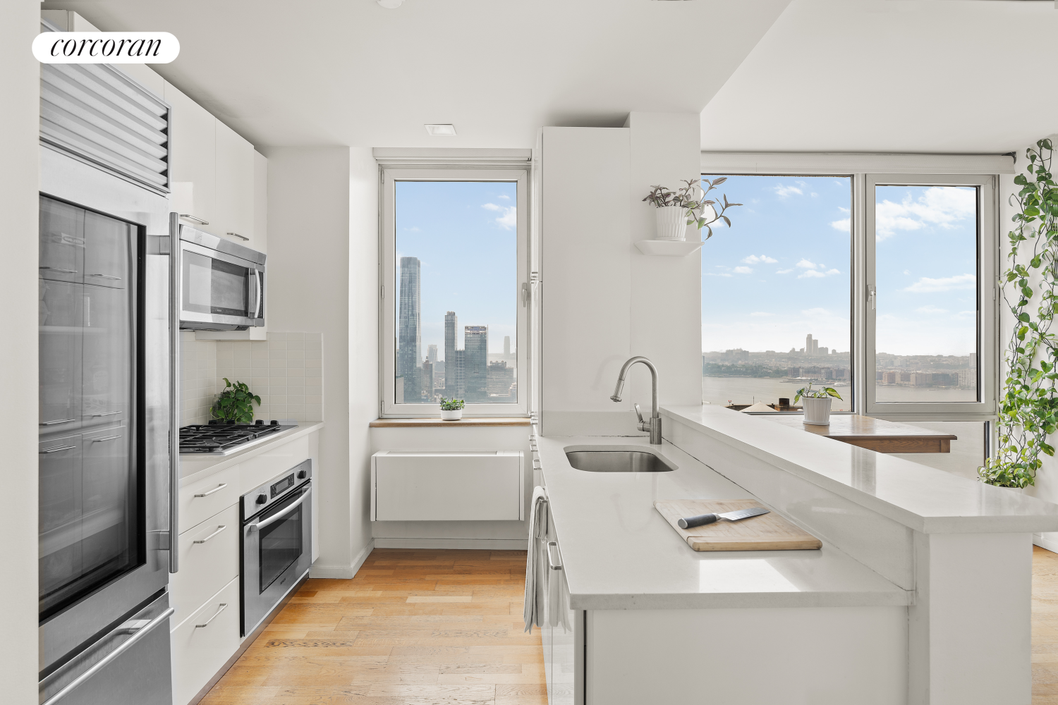 635 West 42nd Street 42K, Hells Kitchen, Midtown West, NYC - 2 Bedrooms  
2 Bathrooms  
4 Rooms - 