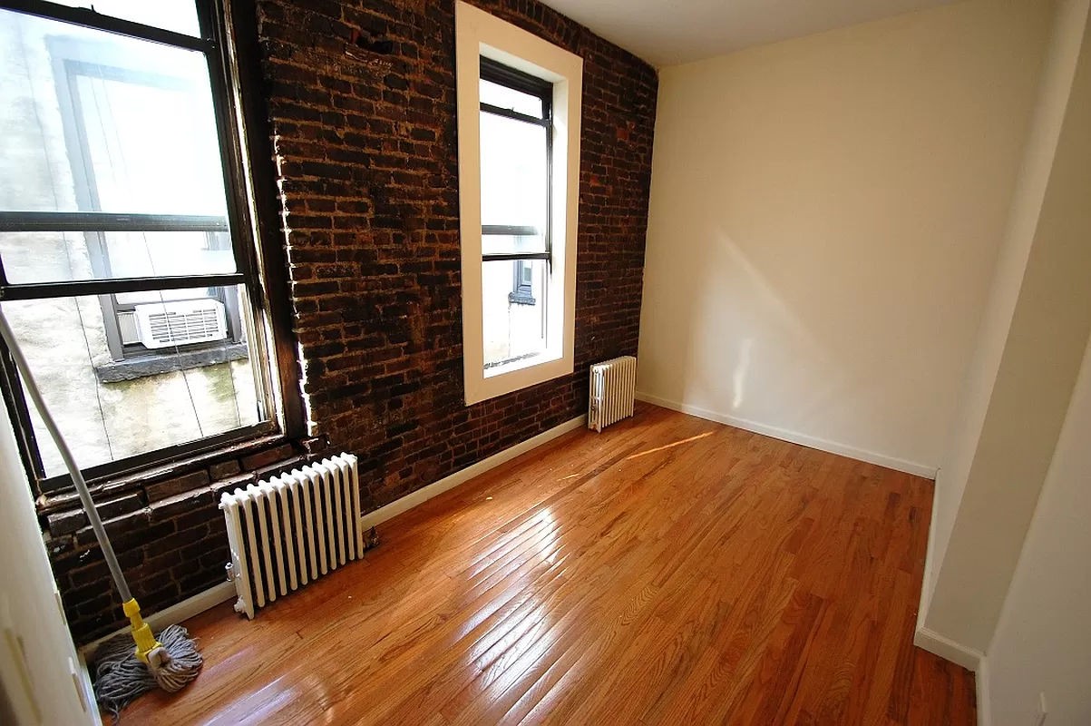 252 Broome Street 15, Lower East Side, Downtown, NYC - 2 Bedrooms  
1 Bathrooms  
4 Rooms - 