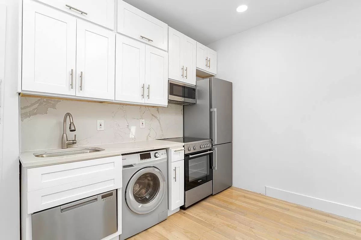 131 5th Avenue 4R, Park Slope, Brooklyn, New York - 2 Bedrooms  
1 Bathrooms  
3 Rooms - 