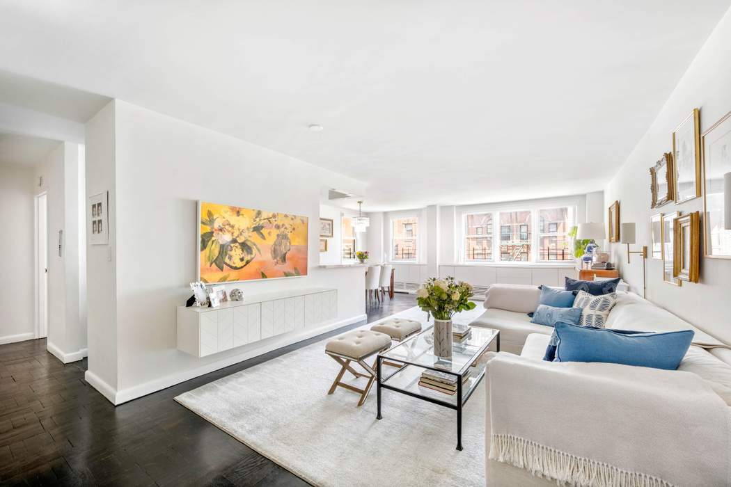 215 East 80th Street 7J, Yorkville, Upper East Side, NYC - 2 Bedrooms  
2 Bathrooms  
5 Rooms - 