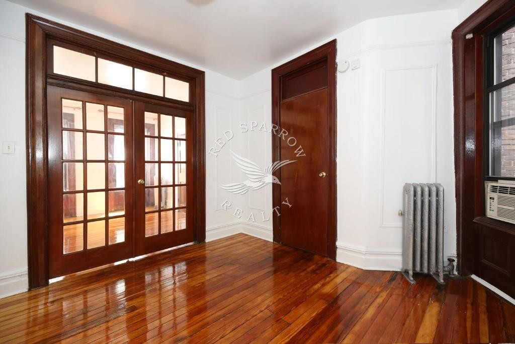 East 96th Street 8, Carnegie Hill, Upper East Side, NYC - 2 Bedrooms  
1 Bathrooms  
4 Rooms - 