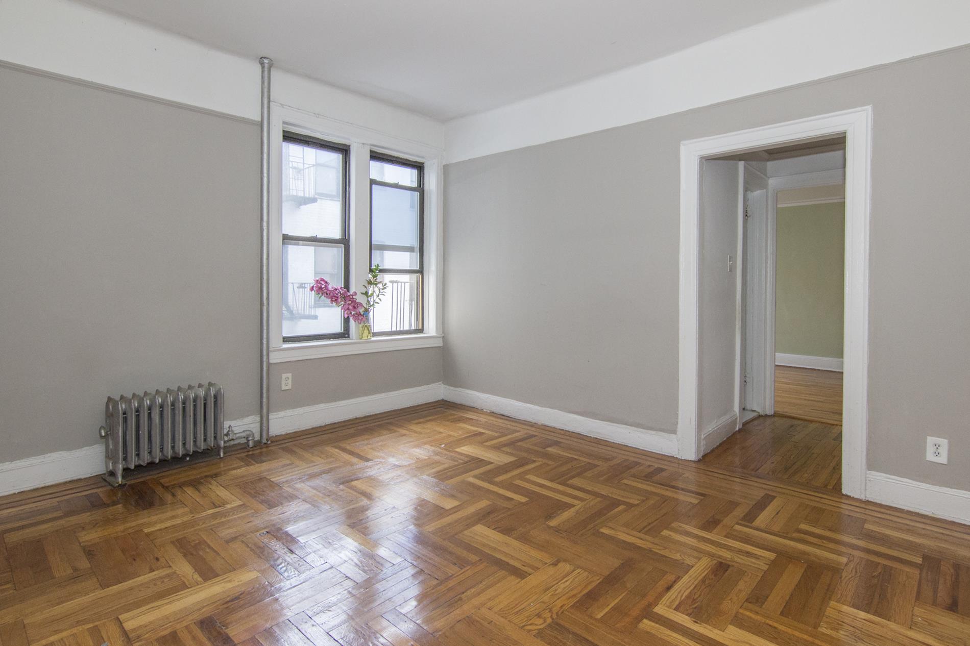 27-21 23rd Street, Long Island City, Queens, New York - 1 Bedrooms  
1 Bathrooms  
4 Rooms - 