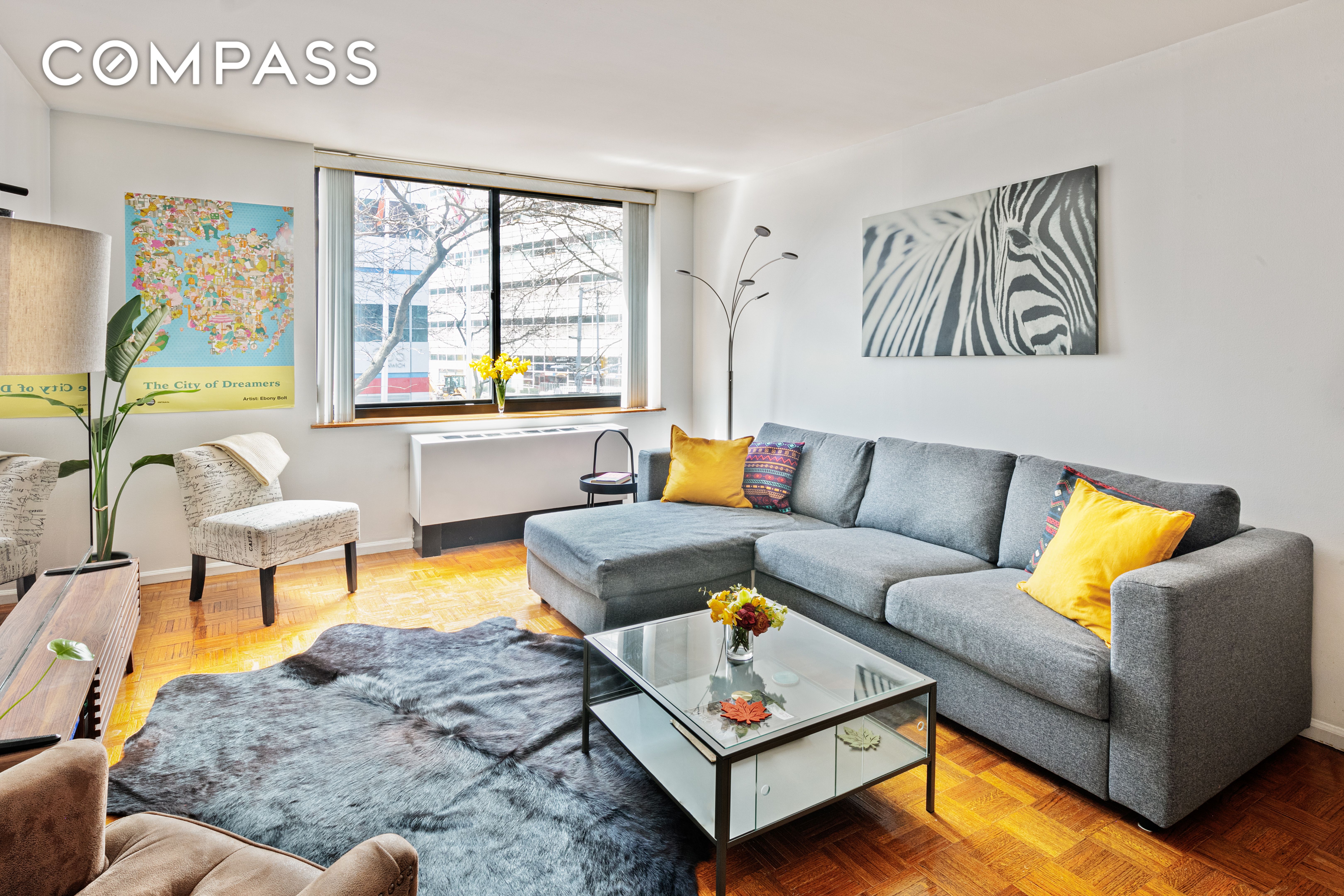 275 Greenwich Street 2A, Tribeca, Downtown, NYC - 2 Bedrooms  
2 Bathrooms  
4 Rooms - 