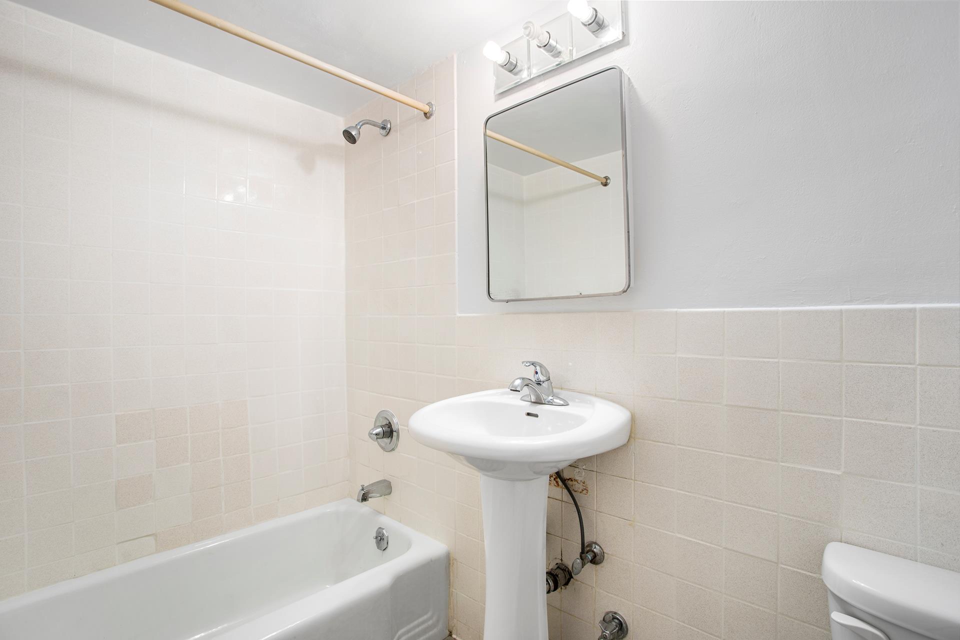 321 East 48th Street 10A, Turtle Bay, Midtown East, NYC - 1 Bathrooms  
2 Rooms - 