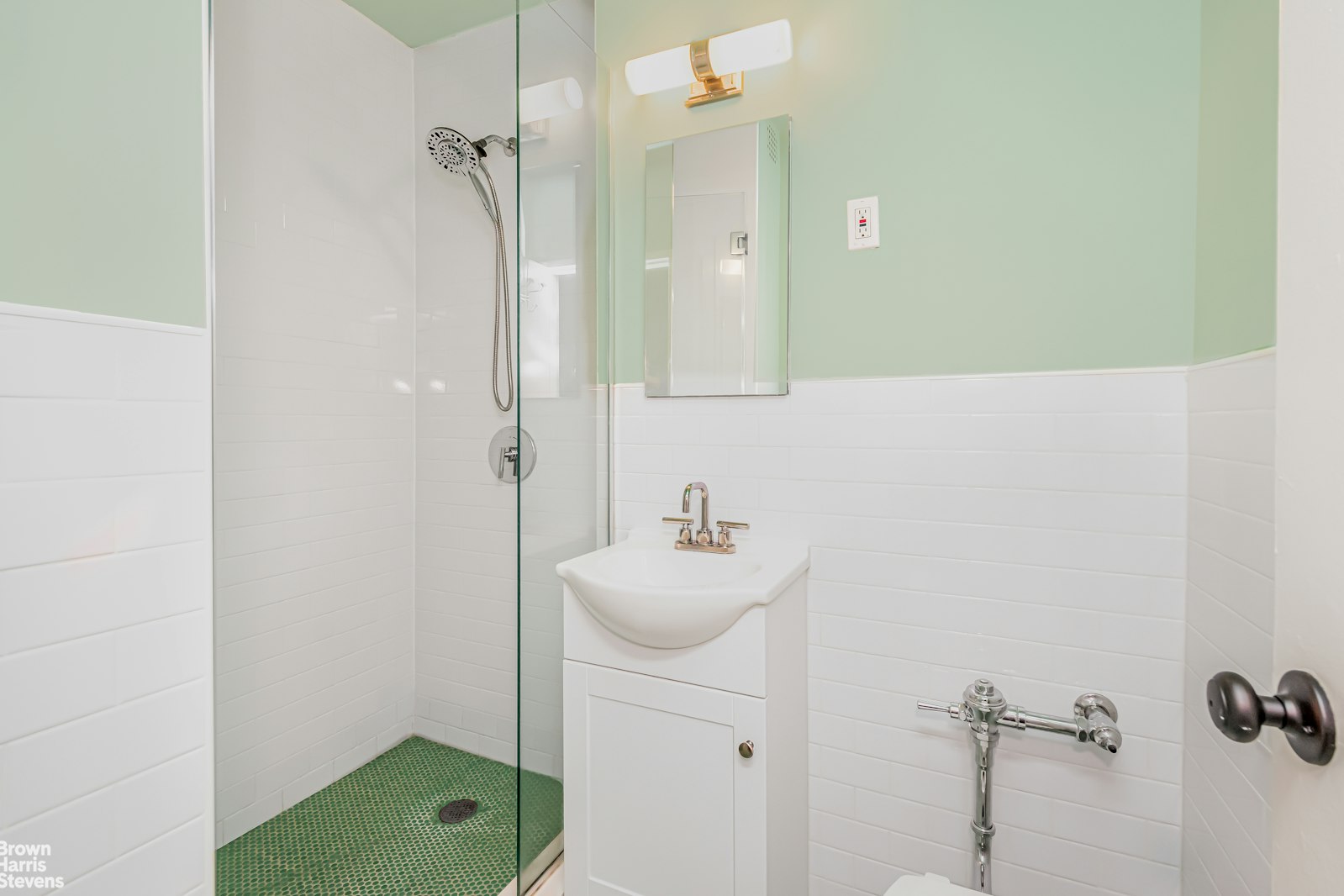 3050 FAIRFIELD Avenue, New York, NY 10463, 2 Bedrooms Bedrooms, 5 Rooms Rooms,2 BathroomsBathrooms,Residential,For Sale,THE TANGIERS,FAIRFIELD,RPLU-63222944038