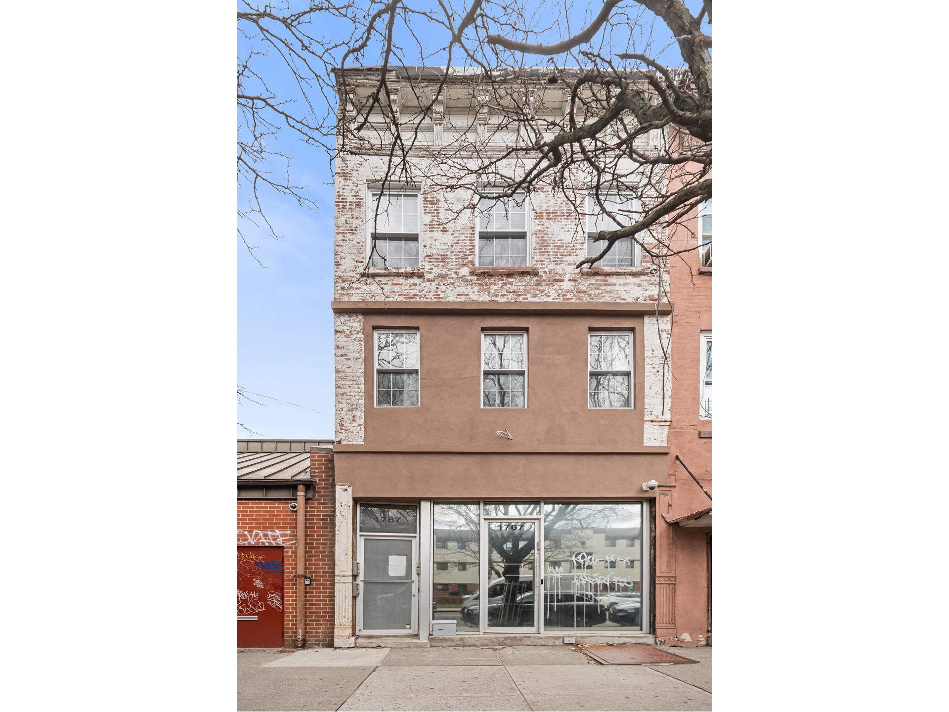 1767 Fulton Street, Stuyvesant Heights, Downtown, NYC - 6 Bedrooms  
2.5 Bathrooms  
12 Rooms - 