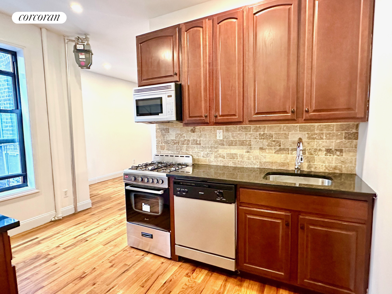 235 East 4th Street 2B, East Village, Downtown, NYC - 2 Bedrooms  
1 Bathrooms  
5 Rooms - 