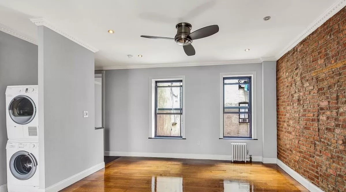 334 East 100th Street 3A, Harlem, Upper Manhattan, NYC - 3 Bedrooms  
2 Bathrooms  
6 Rooms - 