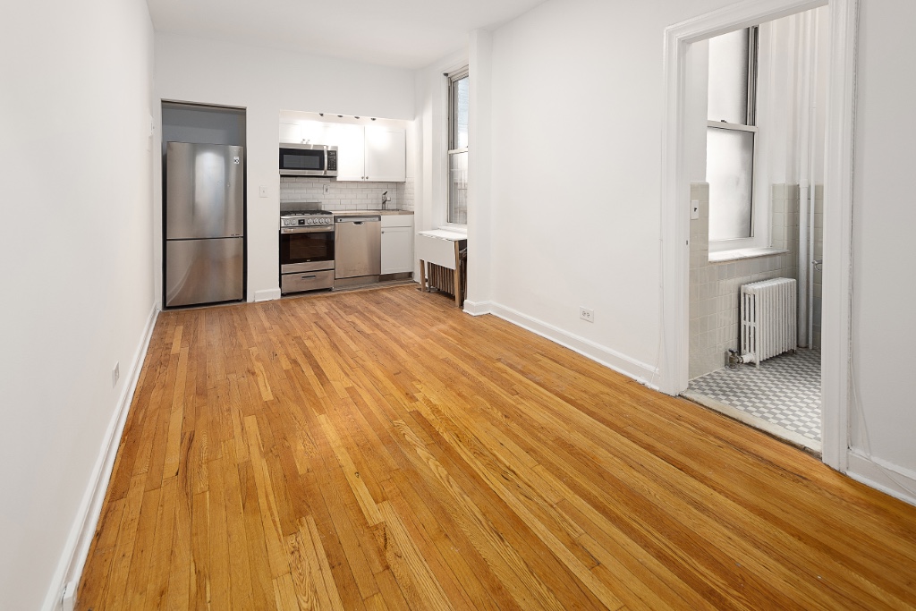 Photo 1 of 57 West 58th Street 9F, Midtown West, NYC, $2,500, Web #: 1065324299