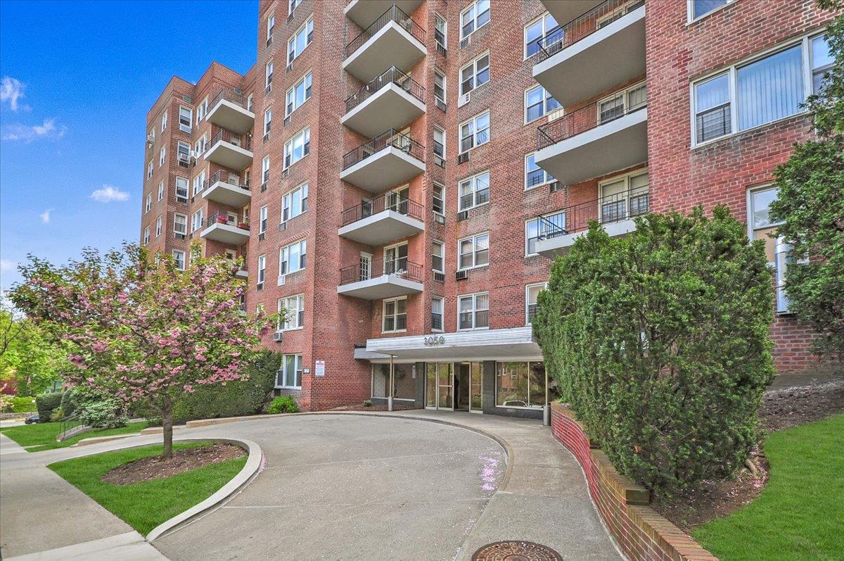 3050 Fairfield Avenue 6-G, Spuyten Duyvil, Bronx, New York - 2 Bedrooms  
2 Bathrooms  
5 Rooms - 