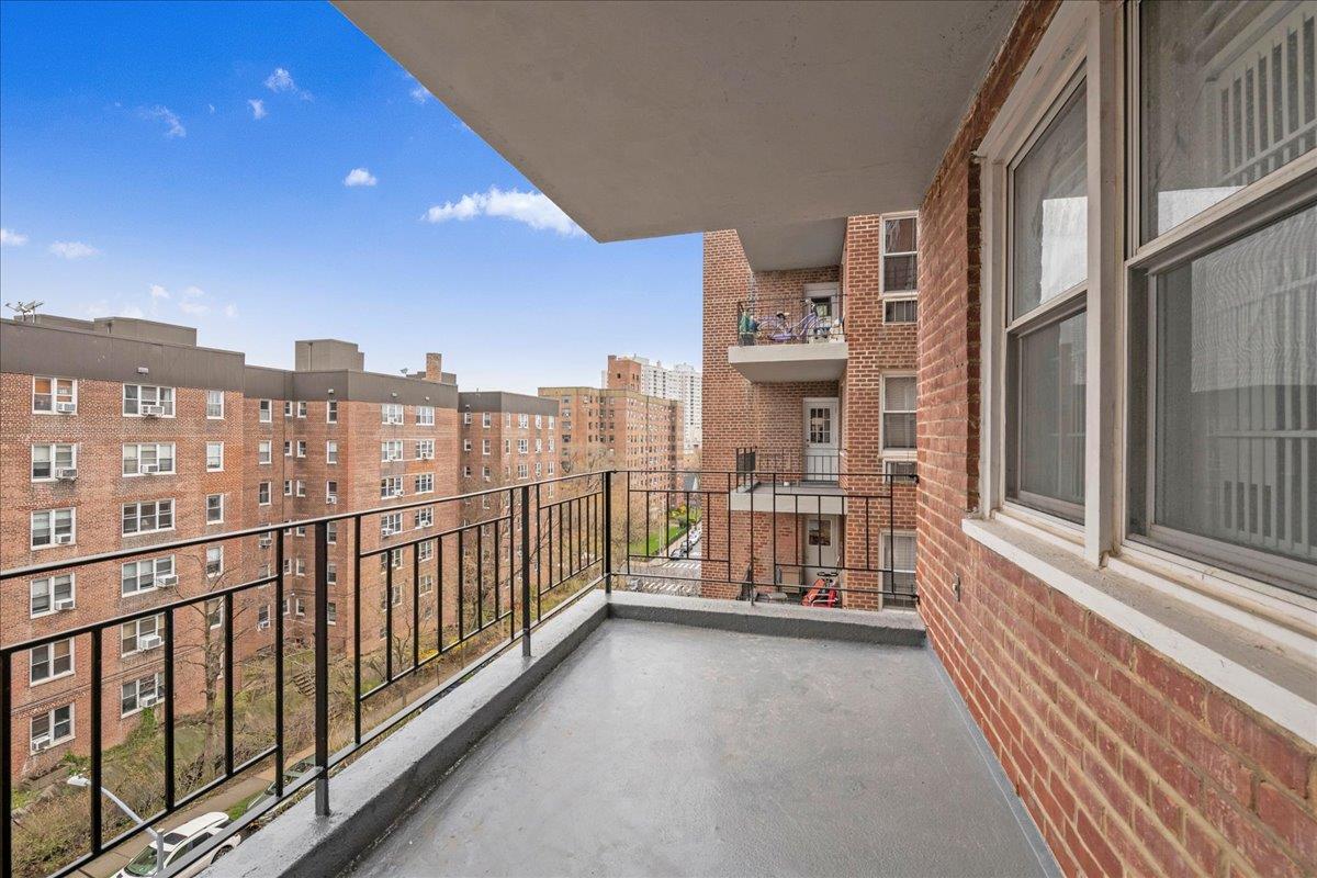 3050 Fairfield Avenue, New York, NY 10463, 2 Bedrooms Bedrooms, 5 Rooms Rooms,2 BathroomsBathrooms,Residential,For Sale,Fairfield,OLRS-2083327