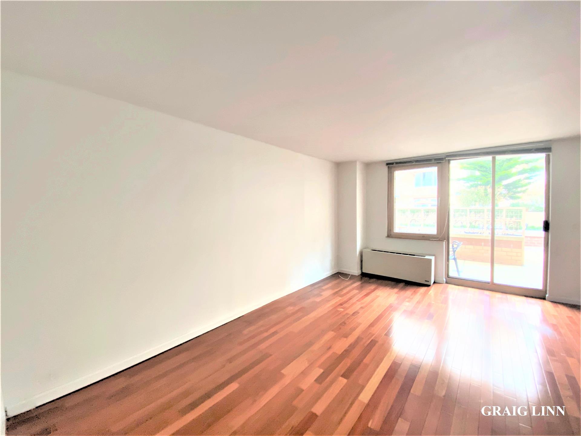 393 West 49th Street 2Cc, Hells Kitchen, Midtown West, NYC - 1 Bathrooms  
2 Rooms - 