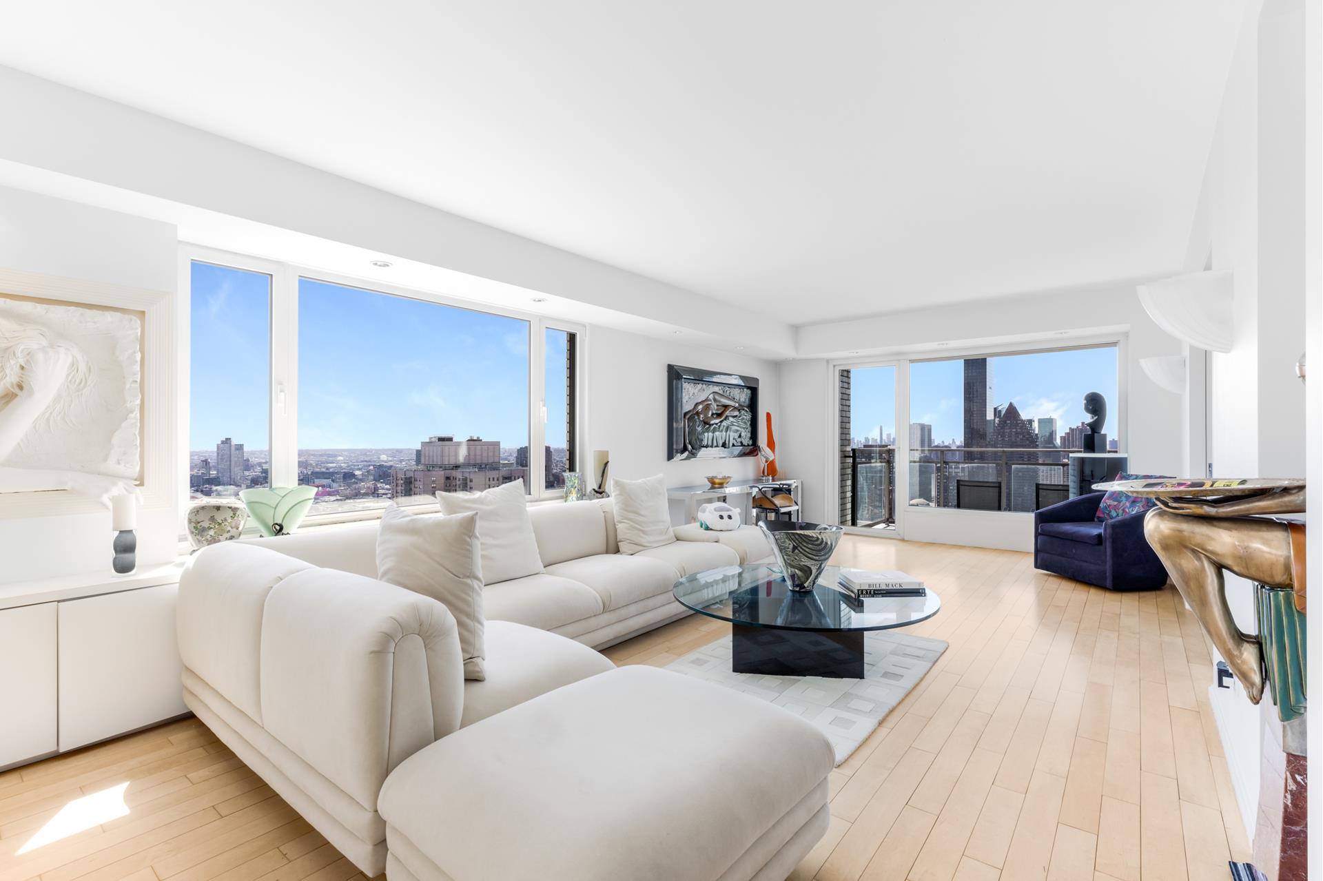 303 East 57th Street 41A, Sutton, Midtown East, NYC - 2 Bedrooms  
3 Bathrooms  
5 Rooms - 