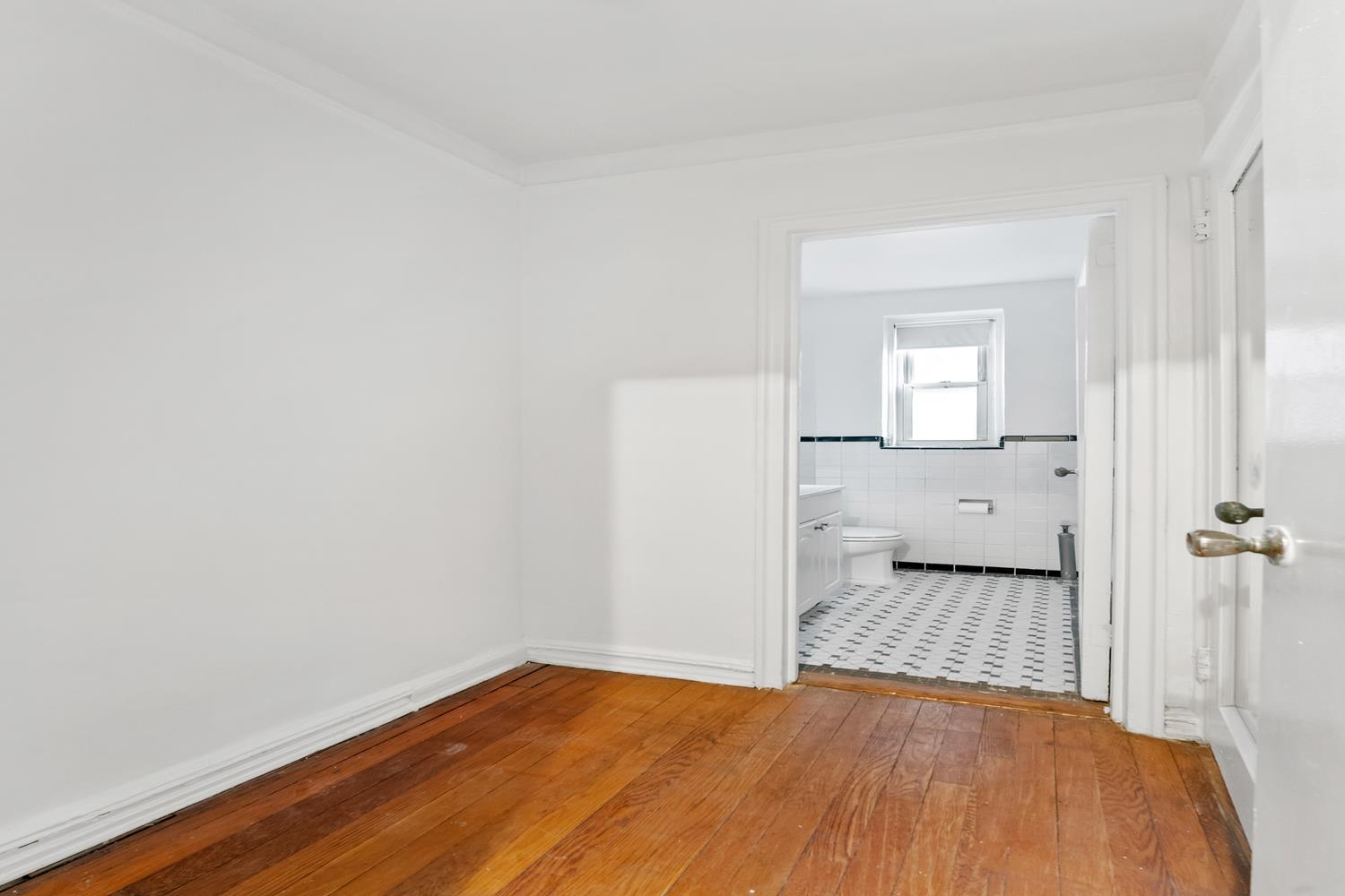 112-50 78th Avenue, Forest Hills, Queens, New York - 1 Bathrooms  
2 Rooms - 
