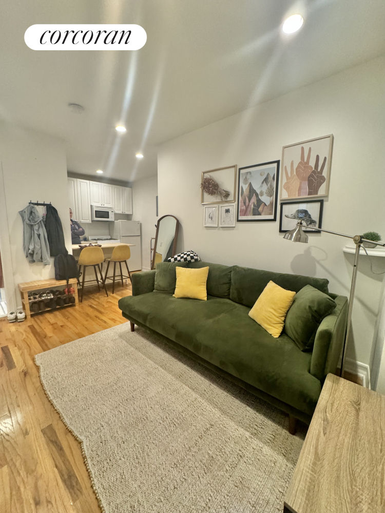 413 East 70th Street 6, Lenox Hill, Upper East Side, NYC - 1 Bedrooms  
1 Bathrooms  
3 Rooms - 