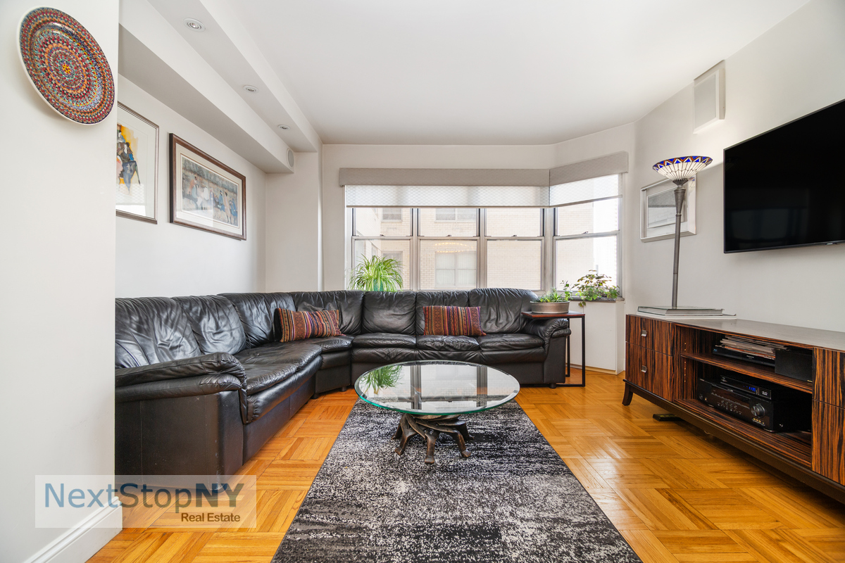 Photo 1 of 400 East 56th Street 27F, Midtown East, NYC, $825,000, Web #: 1065817629