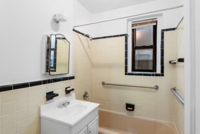 35-16 85TH Street, New York, NY 11372, 1 Bedroom Bedrooms, 4 Rooms Rooms,1 BathroomBathrooms,Residential,For Sale,The Belvedere West,85TH,RPLU-217122958419