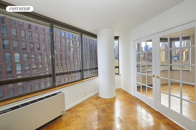 630 1st Avenue 9E, Murray Hill, Midtown East, NYC - 2 Bedrooms  
2 Bathrooms  
4 Rooms - 