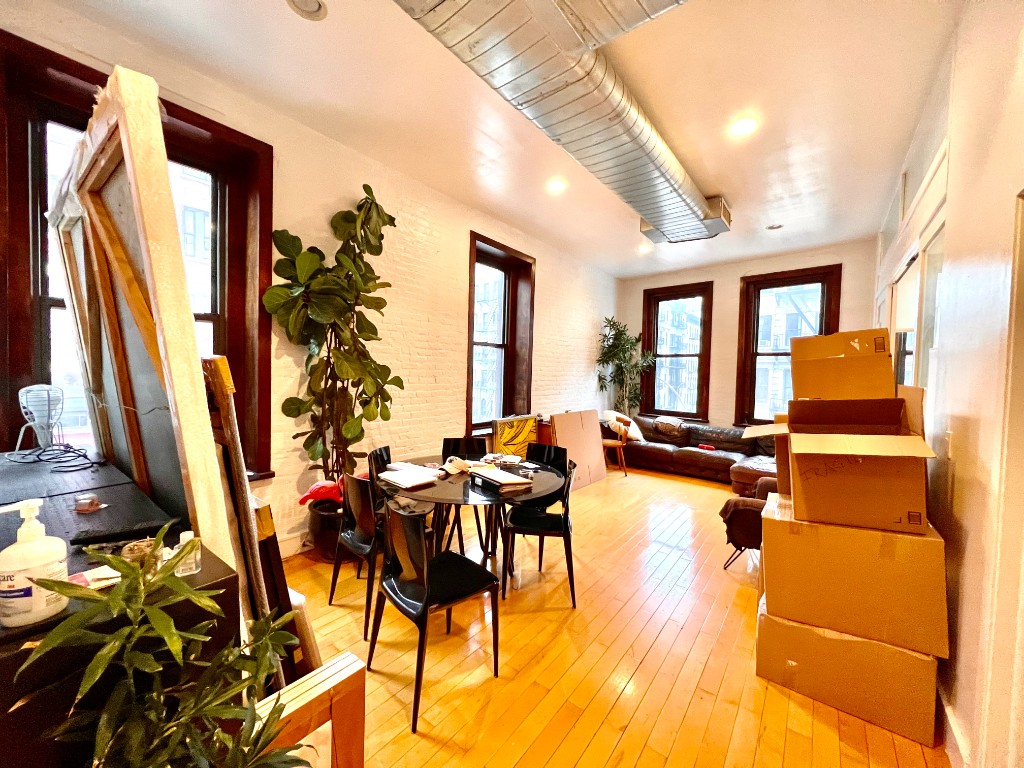 385 Broome Street 3F, Nolita, Downtown, NYC - 2 Bedrooms  
1 Bathrooms  
4 Rooms - 