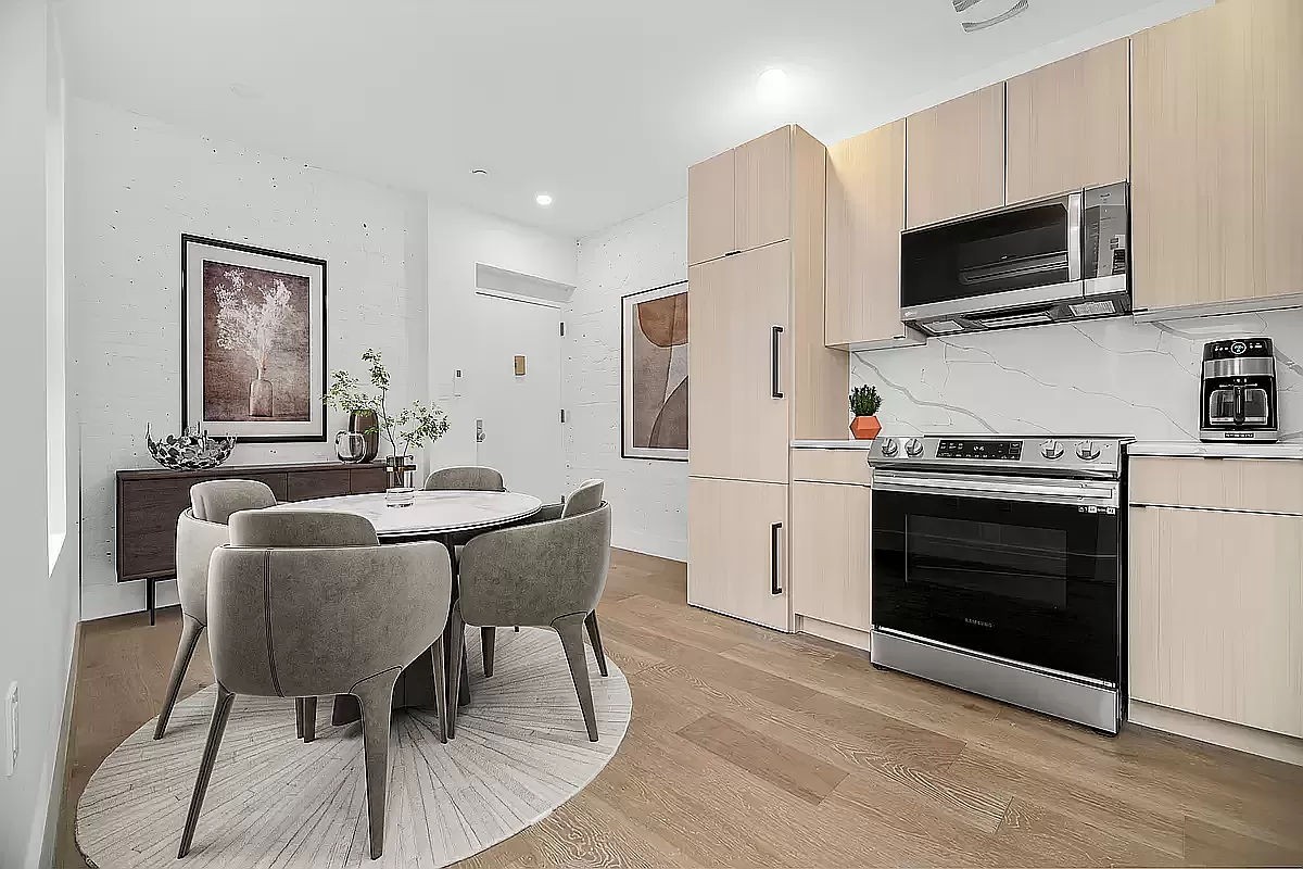 294 East Houston Street 1, East Village, Downtown, NYC - 3 Bedrooms  
1 Bathrooms  
5 Rooms - 