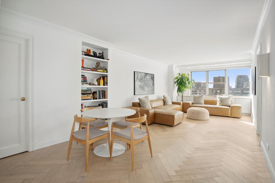 155 West 68th Street 30C, Lincoln Sq, Upper West Side, NYC - 2 Bedrooms  
2 Bathrooms  
5 Rooms - 