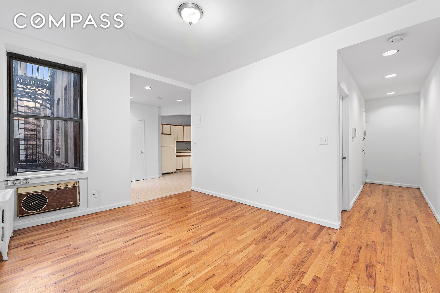 1716 2nd Avenue 4B, Upper East Side, Upper East Side, NYC - 3 Bedrooms  
1 Bathrooms  
4 Rooms - 