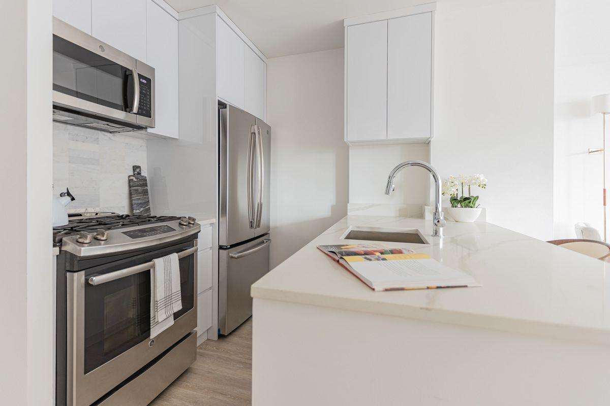 1735 York Avenue 29H, Yorkville, Upper East Side, NYC - 1 Bedrooms  
1 Bathrooms  
3 Rooms - 