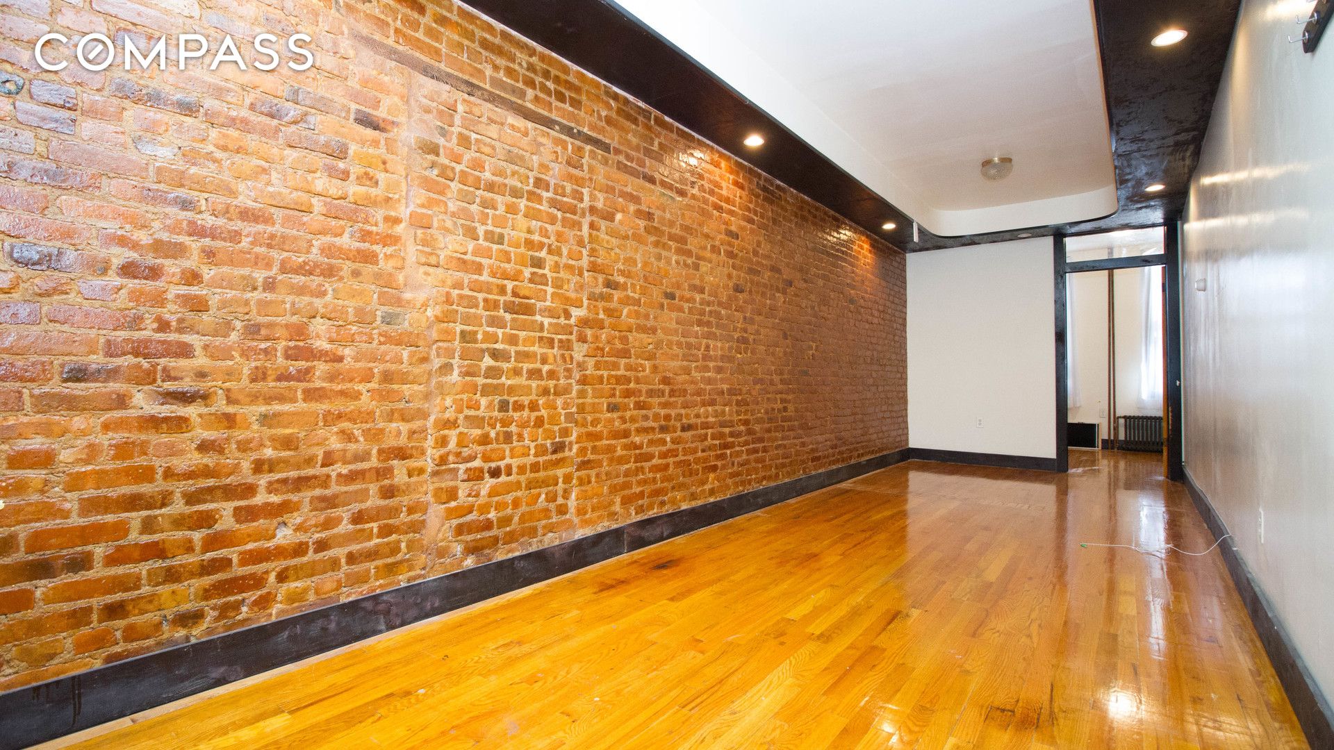 399 Linden Street 2R, Bushwick, Brooklyn, New York - 2 Bedrooms  
1 Bathrooms  
3 Rooms - 