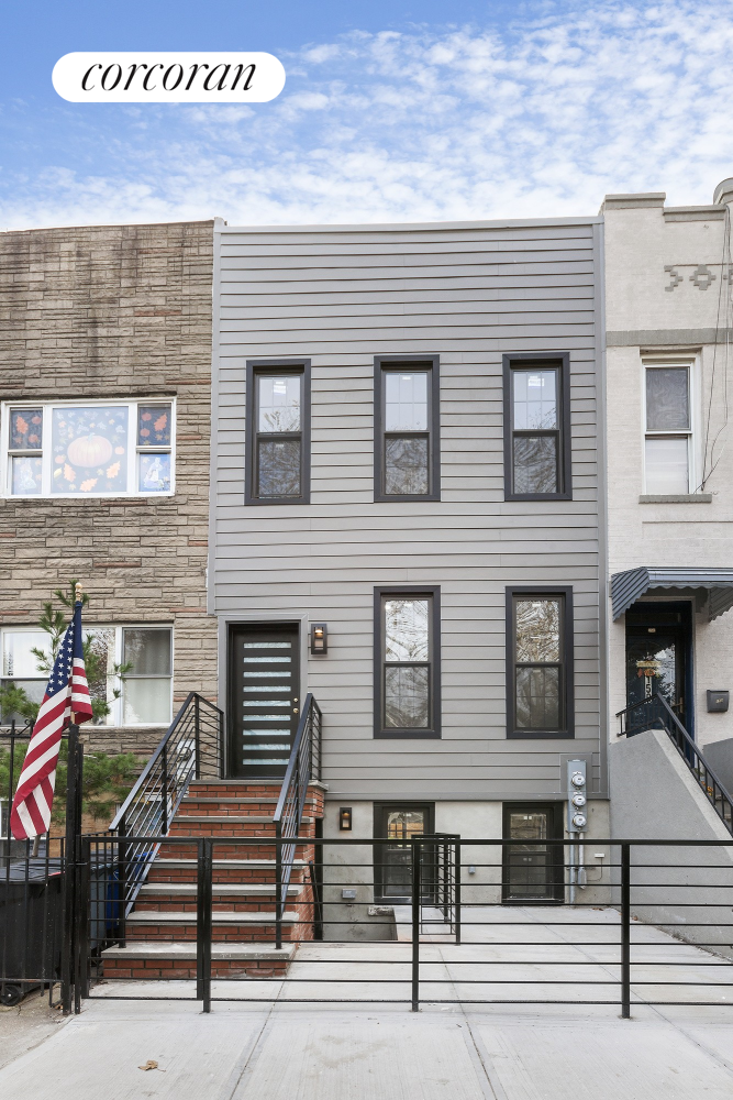 150 30th Street, Greenwood Heights, Brooklyn, New York - 4 Bedrooms  
3.5 Bathrooms  
9 Rooms - 