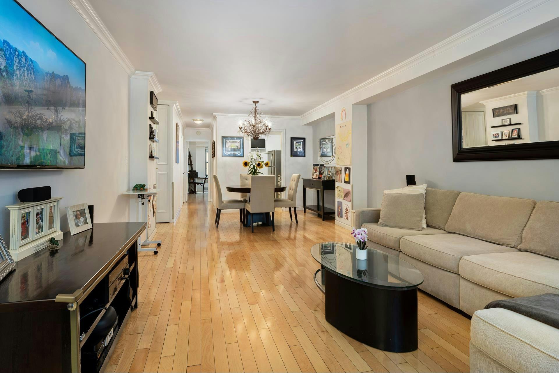 220 East 54th Street 2D, Sutton, Midtown East, NYC - 1 Bedrooms  
1 Bathrooms  
3 Rooms - 